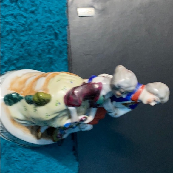 Porcelain statue - Picture 2 of 4